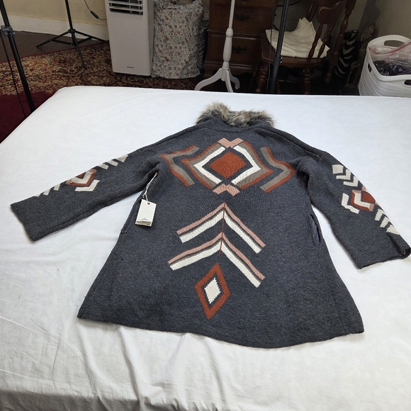 NWT ROCKIN'C Faux Fur Collar Knit Cardigan Western Sweater Size M - Picture 15 of 15